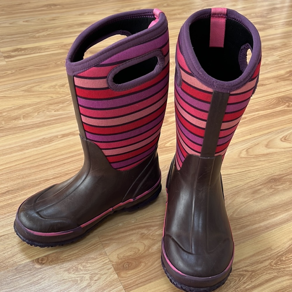 Bogs. Size 1.